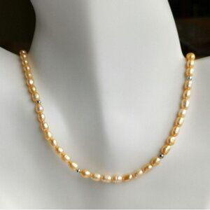 Peach Freshwater pearl necklace 🆕
